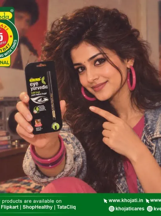 K-Veda post: a creator holding K-Veda eye kajal